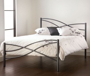 wrought-iron-platform-bed