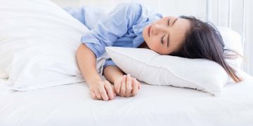 The health benefits of sleeping on your side